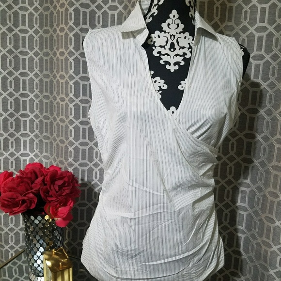 Deep V Sleeveless Striped Blouse - Picture 4 of 4